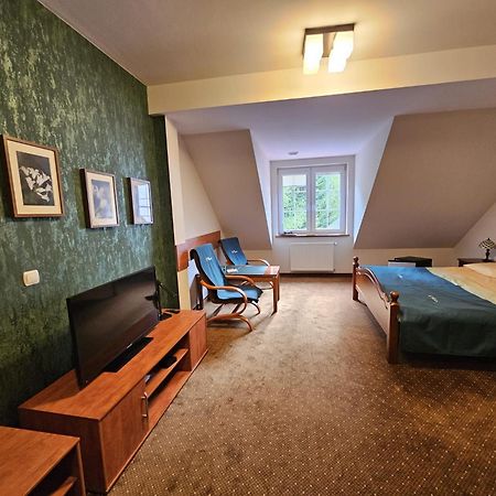 Pensjonat Lesny Dworek Spa & Garden Uzdrowisko Wsrod Natury Cisów Exteriör bild