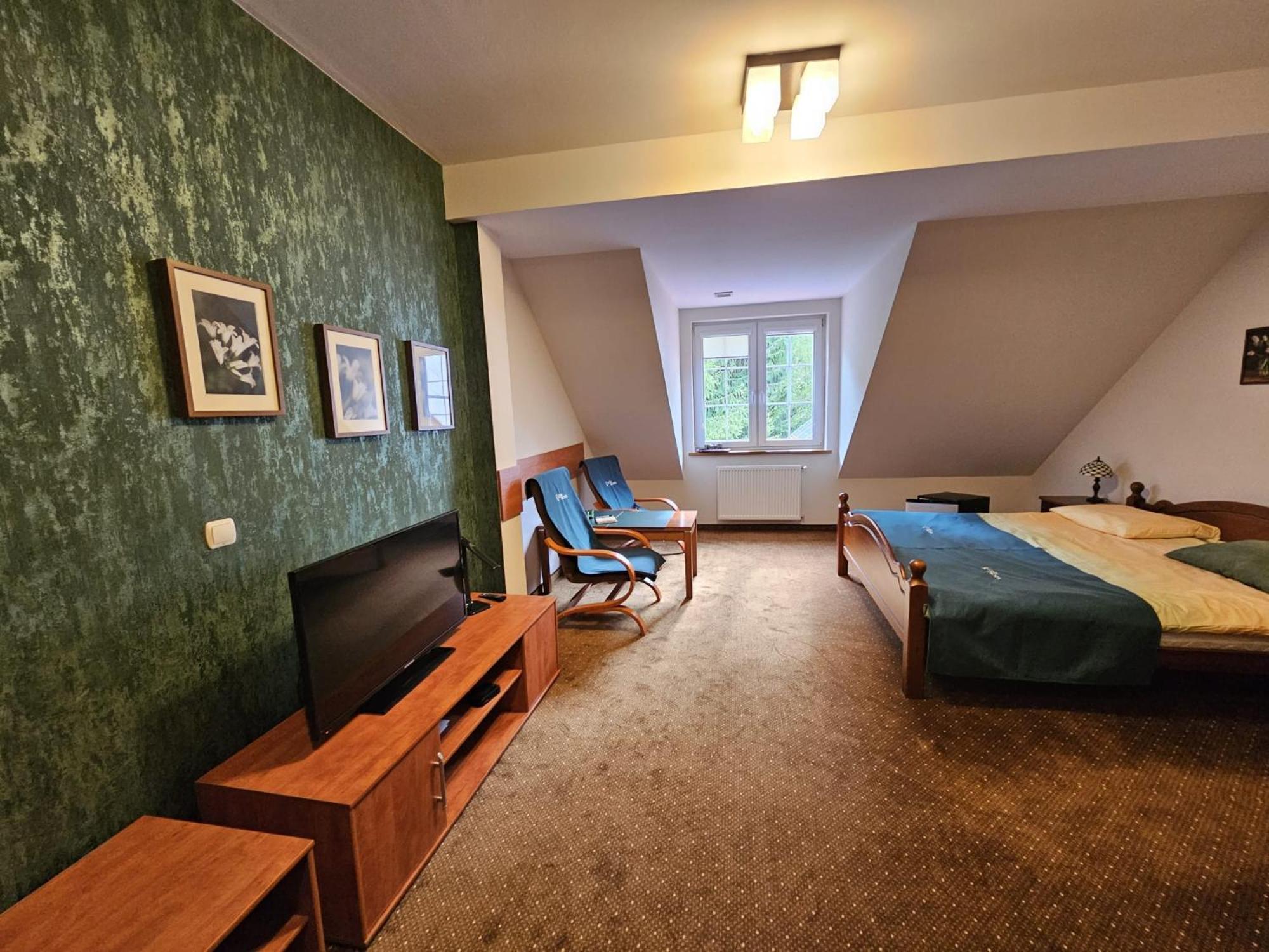 Pensjonat Lesny Dworek Spa & Garden Uzdrowisko Wsrod Natury Cisów Exteriör bild