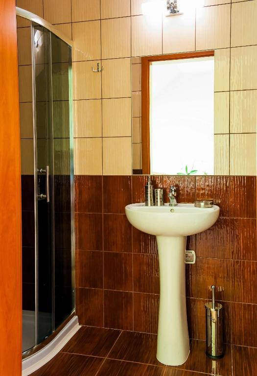 Pensjonat Lesny Dworek Spa & Garden Uzdrowisko Wsrod Natury Cisów Rum bild